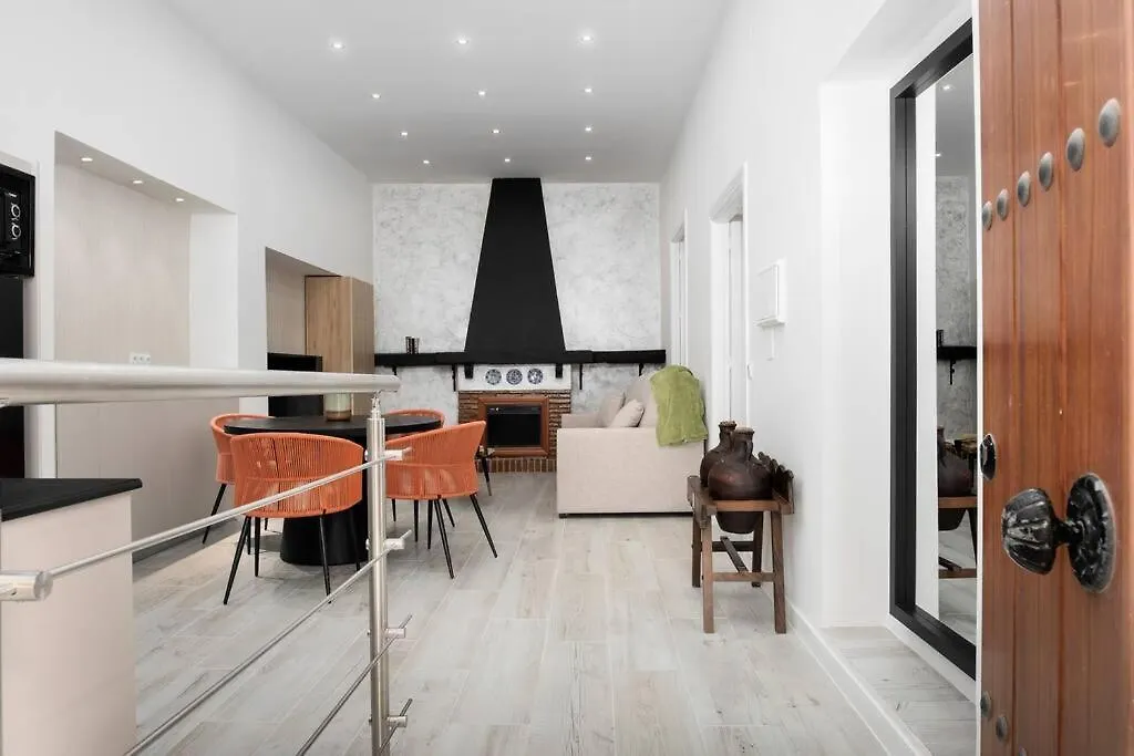 Modern 1-Bed Apartment With Wi-Fi Torremolinos