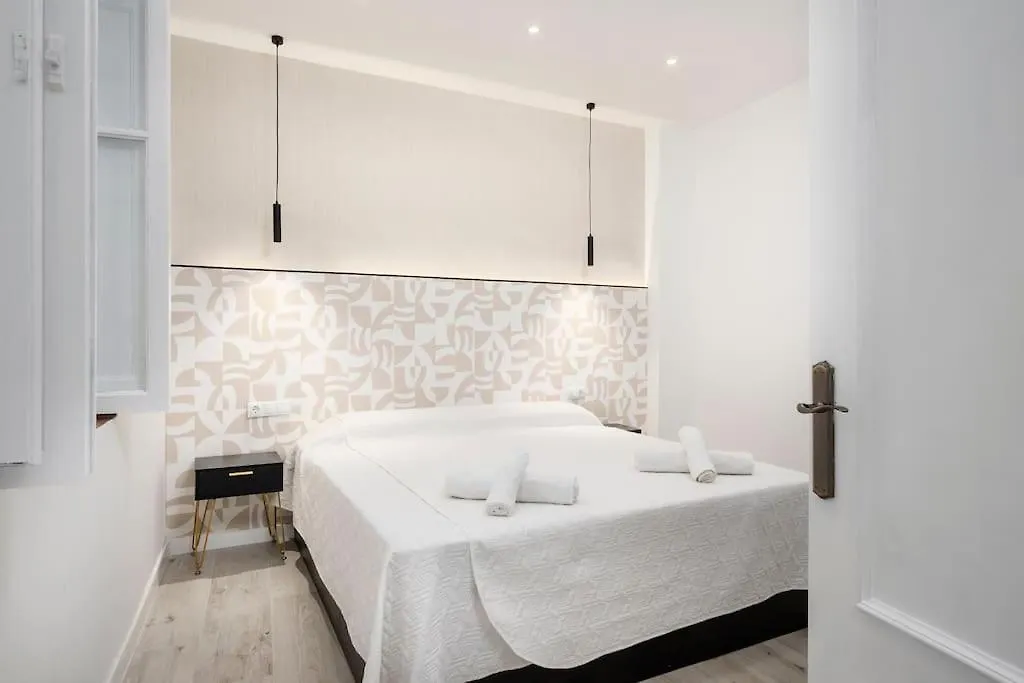 Modern 1-Bed Apartment With Wi-Fi Torremolinos