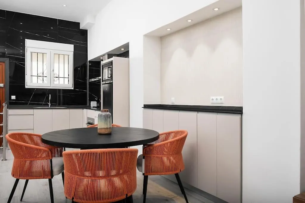 Modern 1-Bed Apartment With Wi-Fi Torremolinos