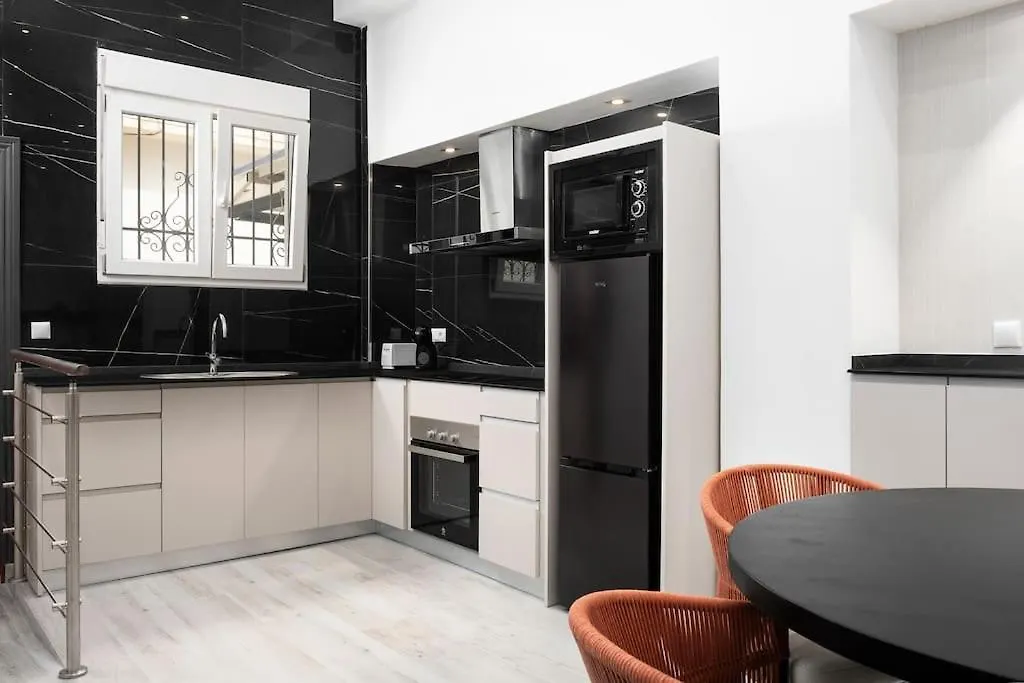 Modern 1-Bed Apartment With Wi-Fi Torremolinos