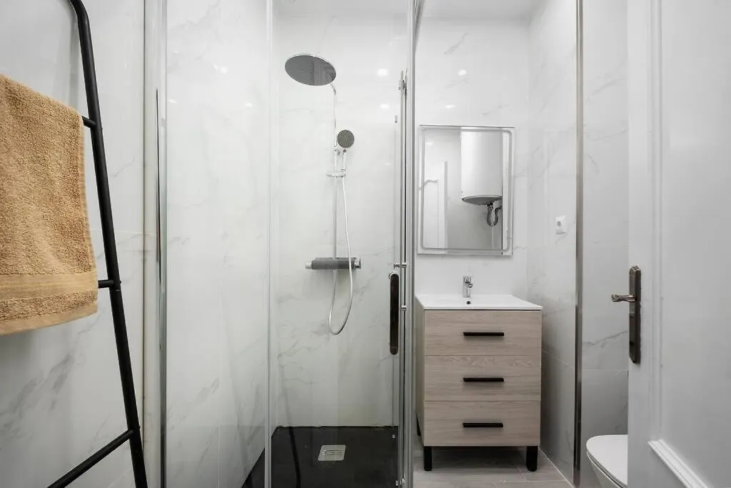 Modern 1-Bed Apartment With Wi-Fi Torremolinos