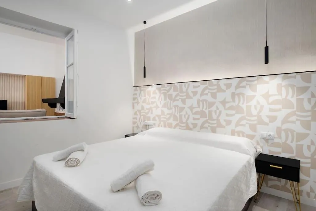 Modern 1-Bed Apartment With Wi-Fi Torremolinos