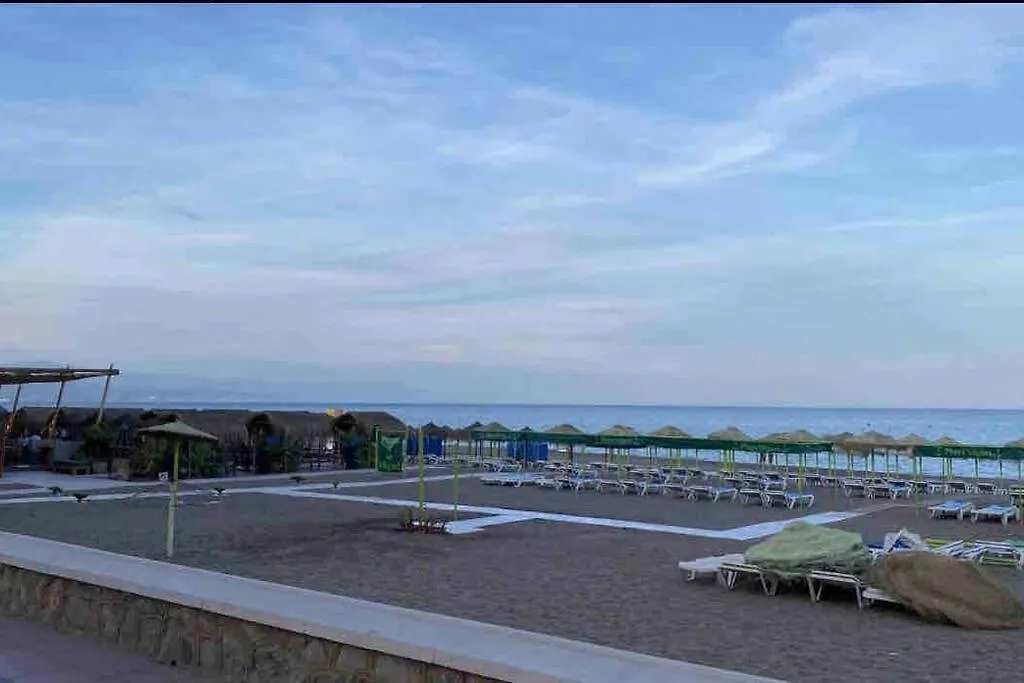 Modern 1-Bed Apartment With Wi-Fi Torremolinos Spain